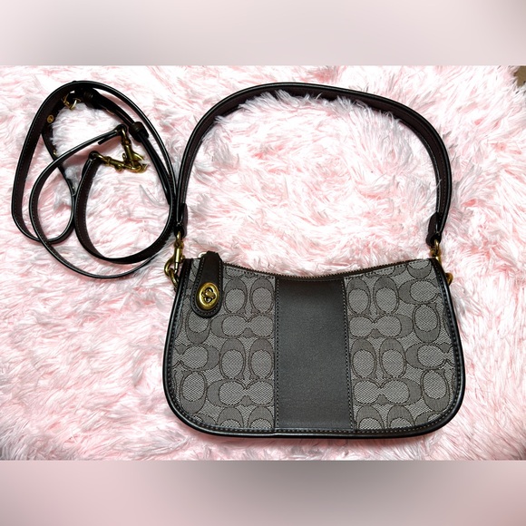 COACH SWINGER SIGNATURE JACQUARD/MAPLE-OAK - Picture 2 of 10